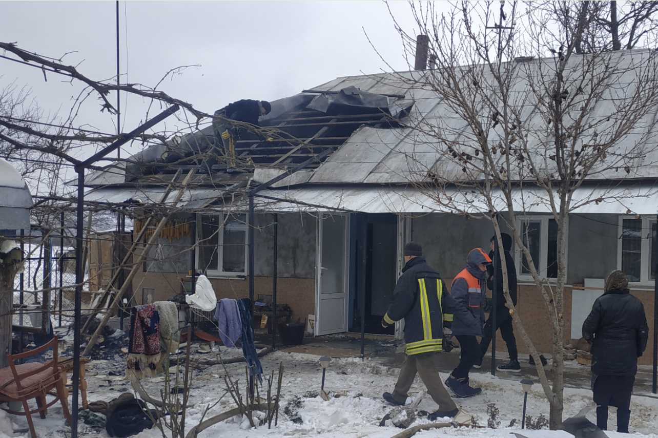 Пожежа в смт.Кострижівка, через недоліки димаря палав житловий будинок
