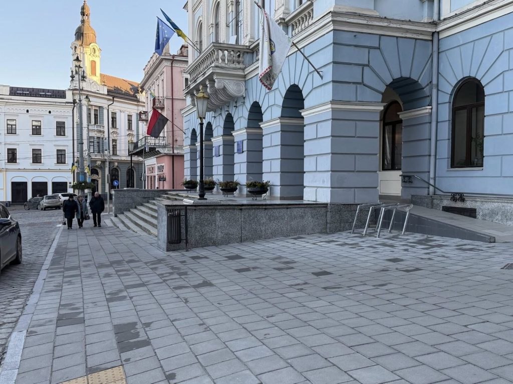 У Чернівцях завершили ремонти декількох заїздів та переходів