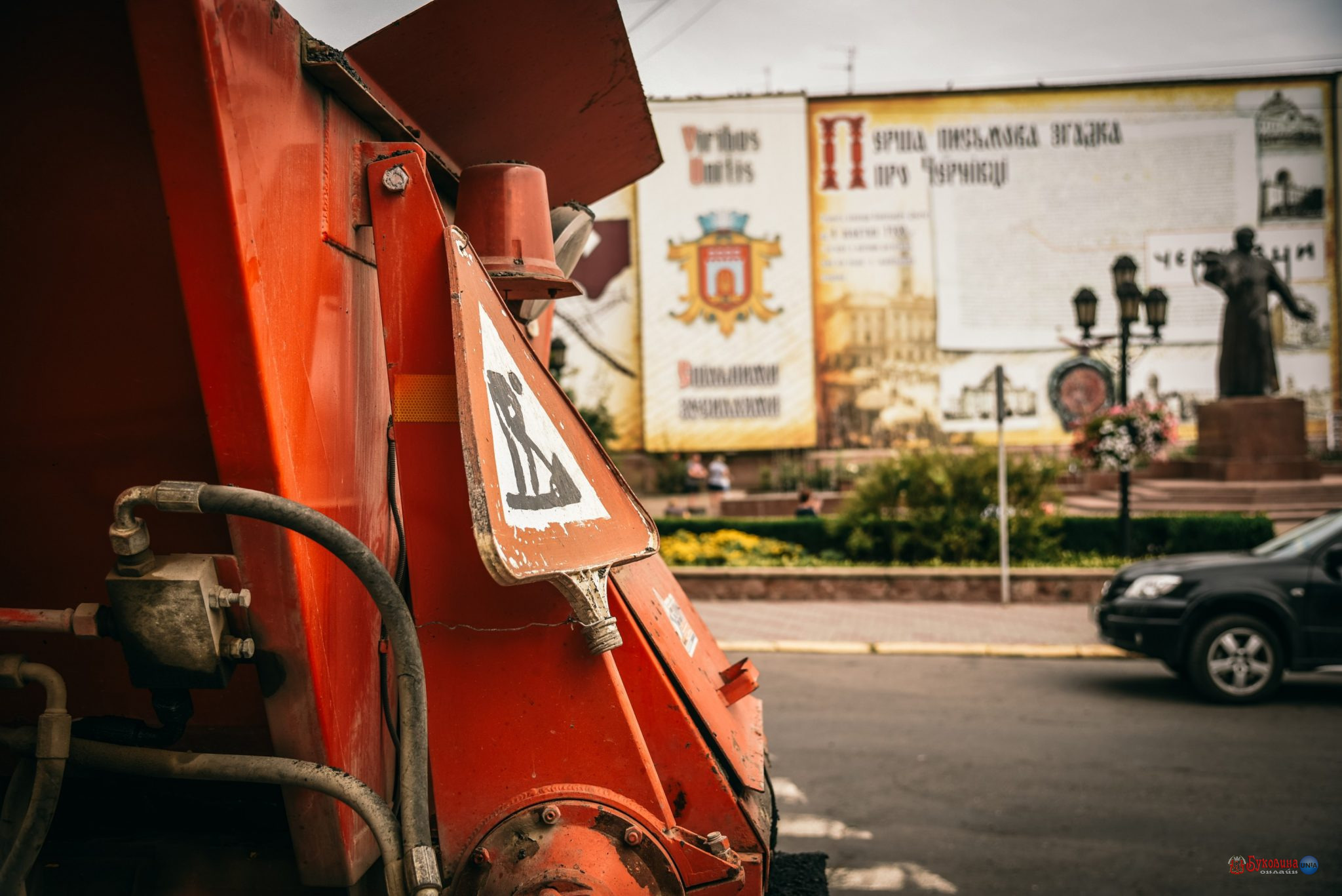 У Чернівцях розпочали ямковий ремонт на двох вулицях: що відомо