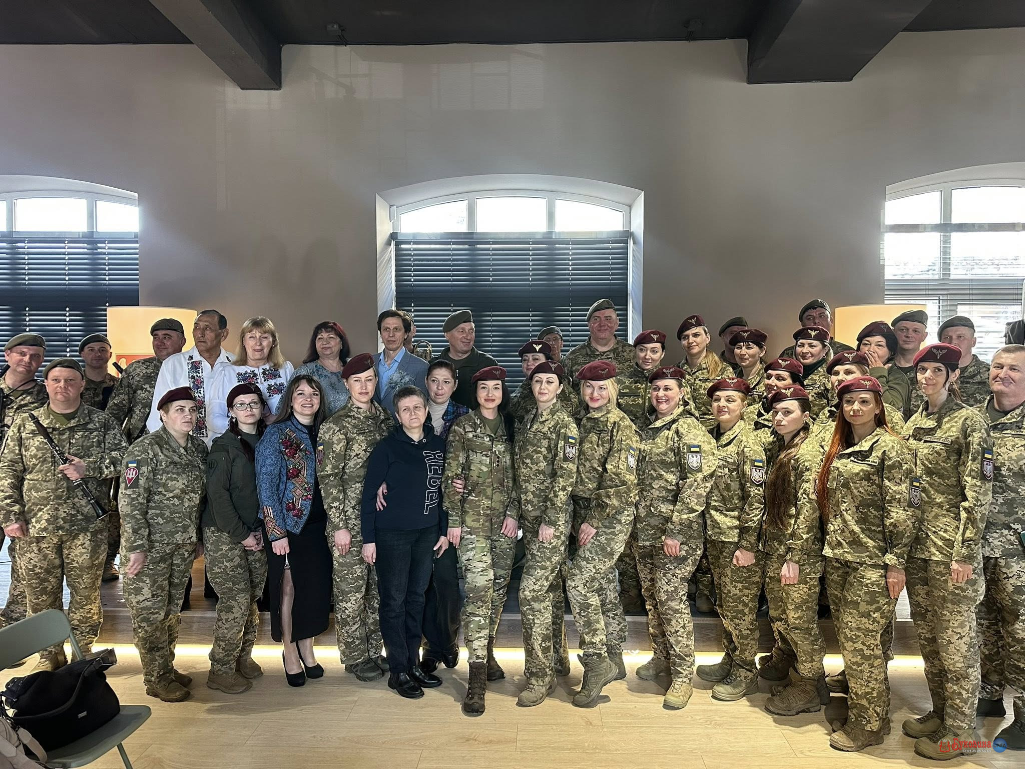 У Чернівцях для захисниць 82-ї десантно-штурмової бригади влаштували особливий мистецький вечір